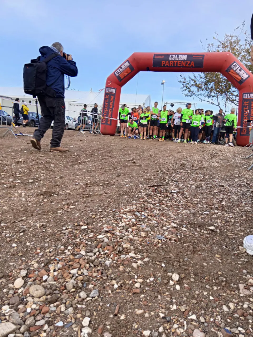 Runner verso l'arco di partenza della Corsa di Chiara