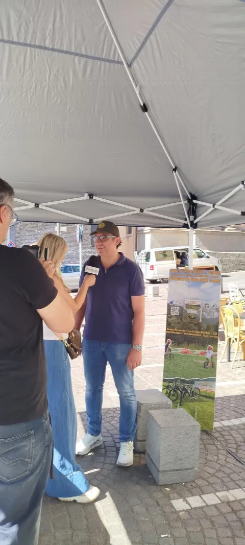 Intervista sotto il gazebo durante l'Artemisio Bike Experience